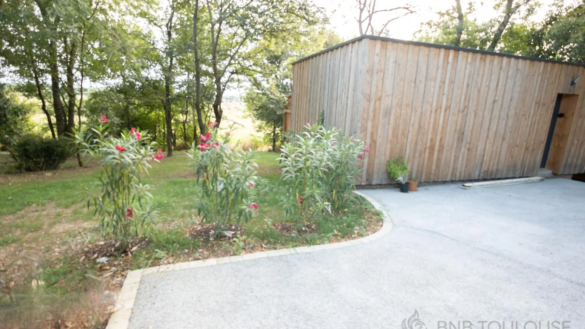 Bnb Toulouse - Le Chalet Des Coteaux - Cadre Magnifique - Wifi - Parking Castelginest France